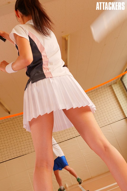 「夏目彩春がスレンダー女教師に！バドミントン部顧問のスコート姿で魅せる禁断の指導」のサンプル画像12枚目