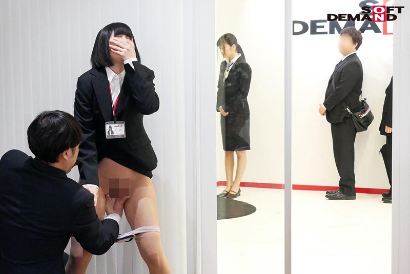 「三浦成美・上山美琴ら女子社員OLが羞恥プレゼンで潮吹き・お漏らし絶頂！SOD会社説明会2019」のサンプル画像10枚目