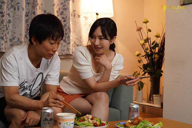 「小野夕子のNTR騎乗位で何度も絶頂！巨乳パイパン姉の寝取り3日間【尻フェチ必見】」のサンプル画像1枚目