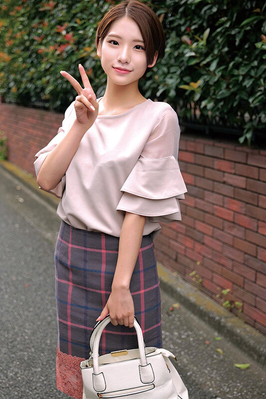 「【素人女子大生】美乳美少女がナンパされ濃厚キス体験から中出しまで許してしまう展開」のサンプル画像1枚目