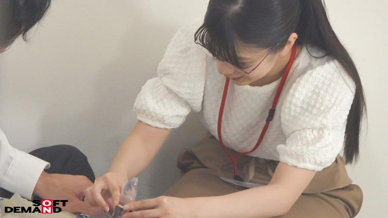 「【SOD女子社員】真面目な先輩OLがコンドーム試用を頼まれて…【社内恋愛・お願い】」のサンプル画像10枚目