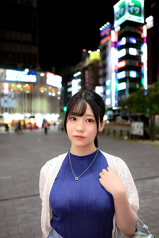 「【素人人妻】巨乳美人妻がTバック姿で魅せる大胆プレイ｜欲求不満な主婦の本気セックス」のサンプル画像1枚目