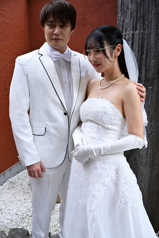 「巨乳人妻・小野坂ゆいかの結婚初夜で中出しアクメ！献身妻の激しすぎる夜の秘密」のサンプル画像1枚目
