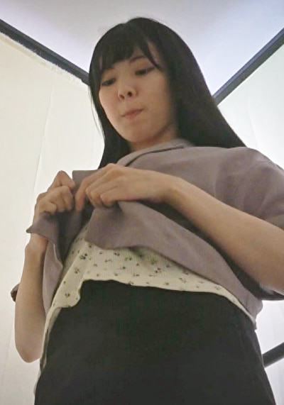 「アパレル店員の暴挙！色白美人が通された闇の試着室！」のサムネイル