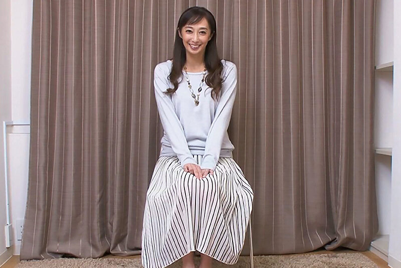 「【宮下志保・八木道子】50代美熟女人妻の初ヌード撮影会｜素人巨乳美乳の色気が堪らない」のサンプル画像1枚目