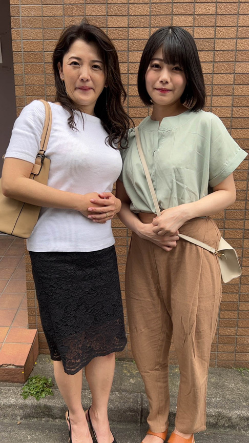 「【熟女】欲求不満な母親たちの禁断の姿!娘の前でも止まらない熟女12名の濃厚プレイ4時間」のサンプル画像15枚目