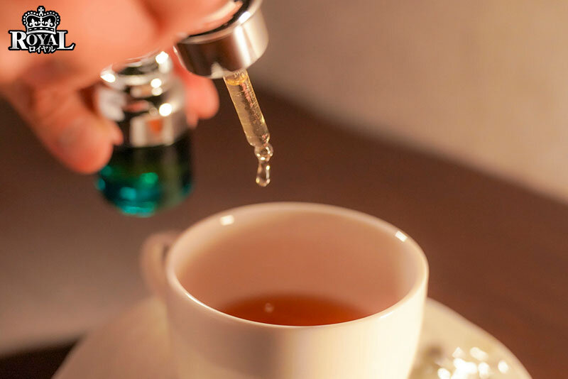 「鳳みゆ 巨乳OLがマッサージエステで媚薬漬け！フェラから中出しまで絶頂連続の施術体験」のサンプル画像8枚目