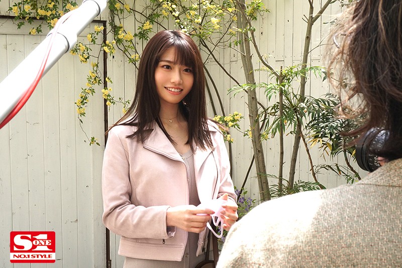 「河北彩花の騎乗位が最高！スレンダー巨乳美少女の長身ボディに釘付けになる神シーン」のサンプル画像1枚目