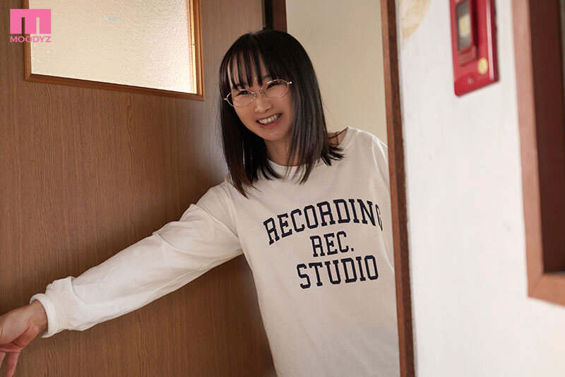 「清乃みより スレンダー巨乳Fカップお嬢様が3P・4Pで連続アクメ ドM覚醒デビュー作」のサムネイル