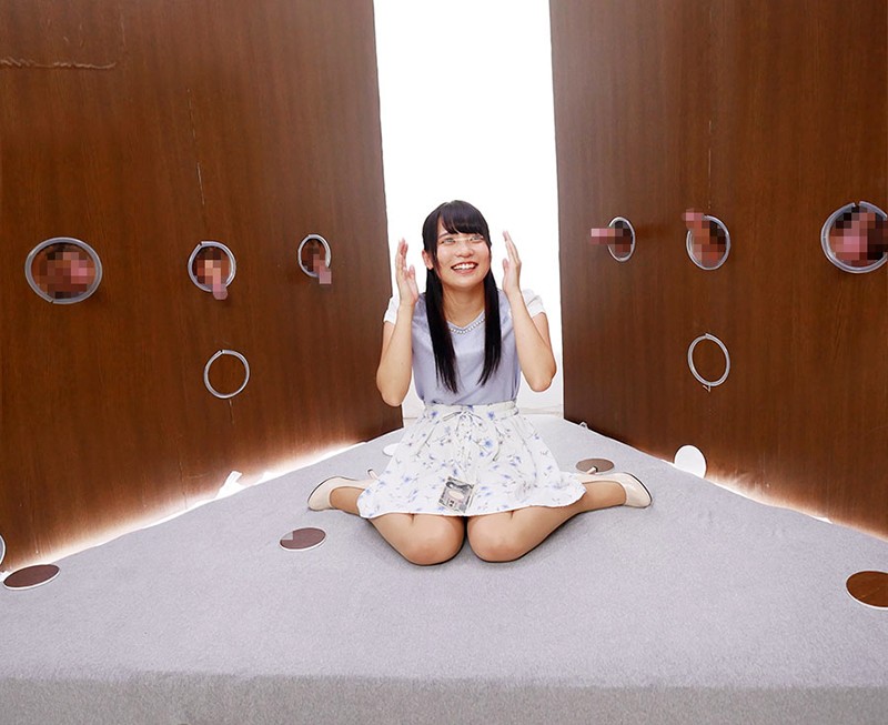 「【素人】手コキ＆中出しで大量発射！素人娘24名が壁越しに抜きまくるモニタリング企画8時間」のサンプル画像2枚目