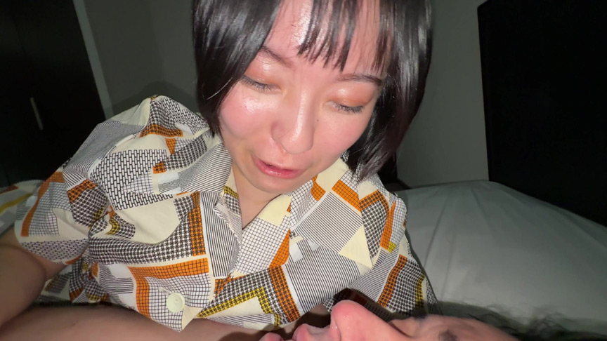 「【個人撮影】加護まりの暗い部屋で鼻●●＆手コキ」のサンプル画像5枚目
