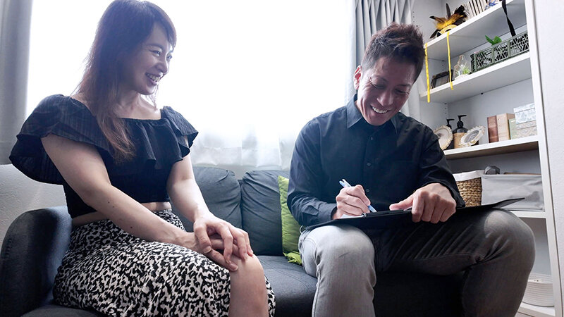 「熟女がマッサージで悶絶！濃厚キス＆クンニで感じまくる女風体験動画」のサンプル画像2枚目