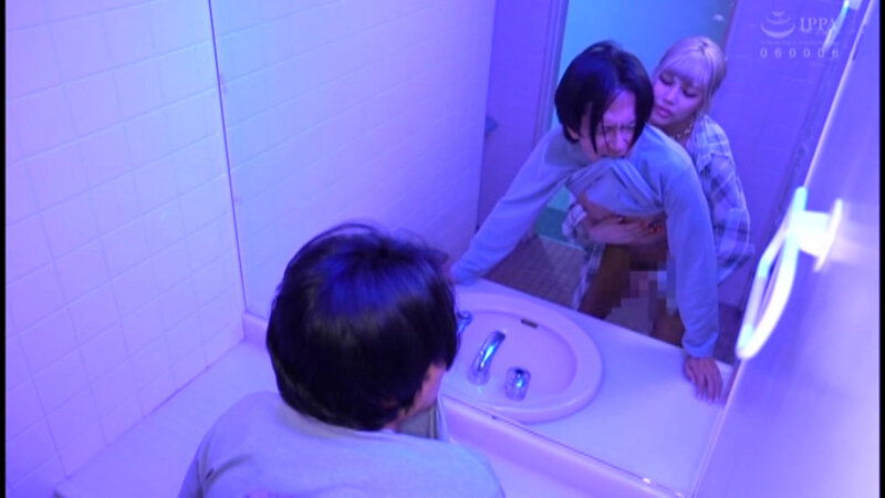 「鳳カレン 巨乳タトゥーギャルの痴女責め！ドSビッチのフェラ＆アナル攻めで完全メス堕ち」のサンプル画像2枚目