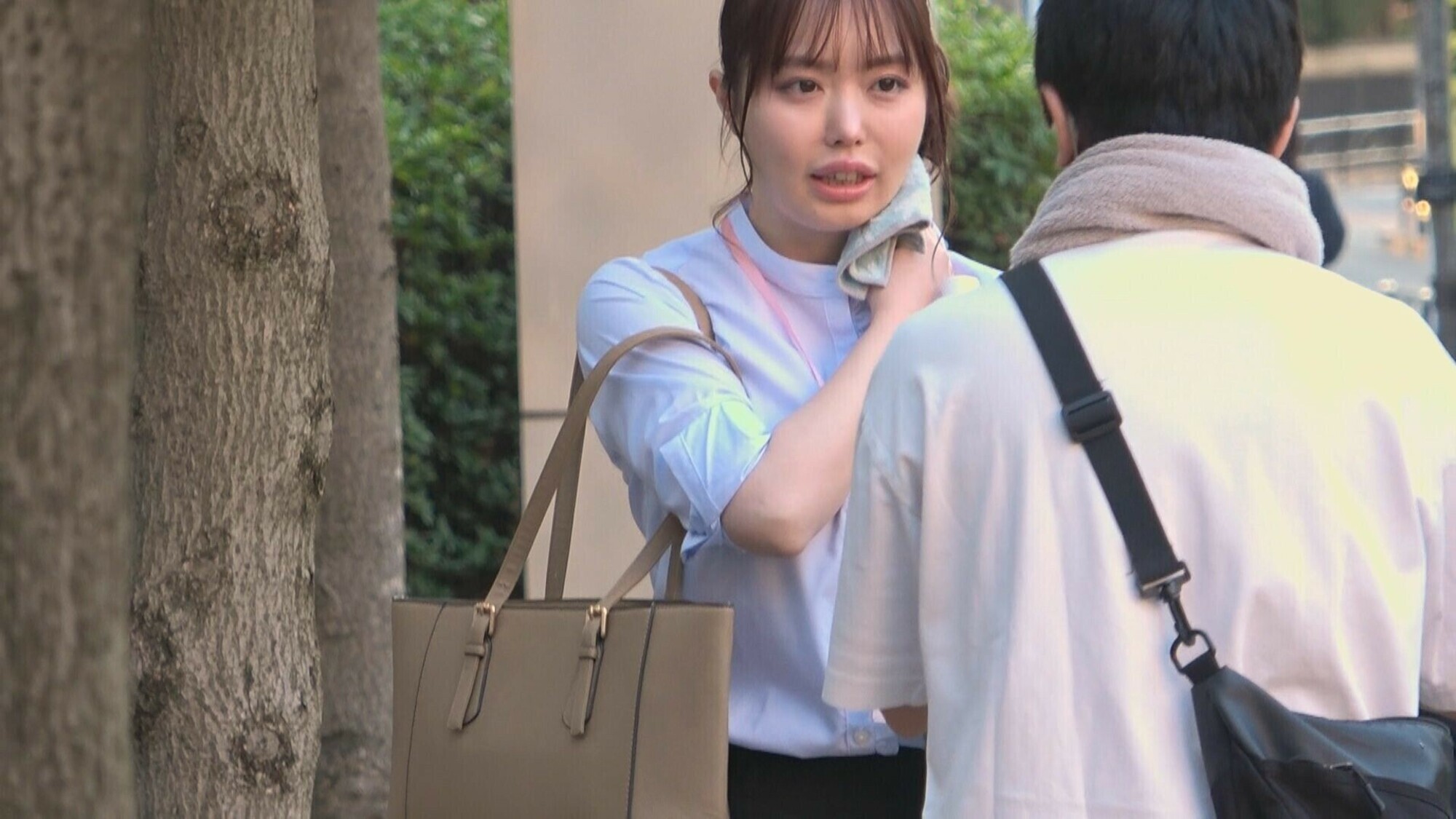 「【素人OL】巨乳営業レディが汗だくパンストで羞恥拘束クンニ我慢チャレンジ！興奮の中出し展開」のサムネイル