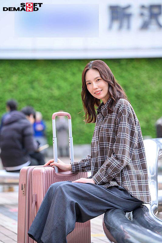 「長身人妻・栗原早苗が最後のAV出演で中出し懇願！濃厚フェラから本気の絶頂へ」のサンプル画像3枚目