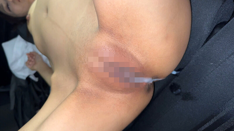 「パイパンOL新入社員がカーセックスで激しくアクメ!中出しされる言いなり業務中プレイ」のサンプル画像20枚目