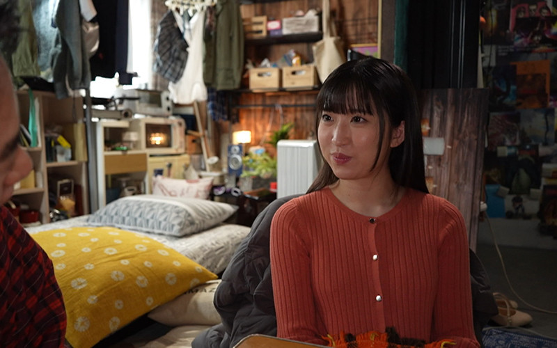 「【素人】やよいちゃんの援交中出し体験！M願望全開の首絞め騎乗位で絶頂する小柄美女」のサムネイル