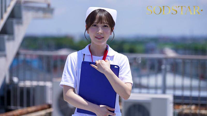 「小湊よつ葉が新人ナースに扮し3P・4Pで中出し即ハメ！透明愛液が溢れる本気の看護プレイ」のサンプル画像2枚目