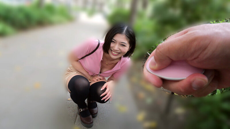 「真野祈の美乳が揺れる野外露出デート！羞恥プレイから中出しハメ撮りまで完全収録」のサンプル画像3枚目