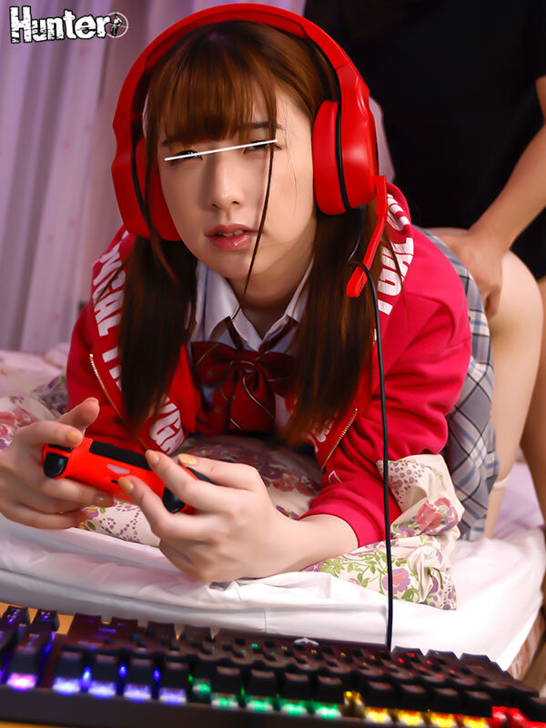 「お尻を突き出しサイレントおねだり！ゲームに夢中でボクの話を無視するゲーマー妹。頭にきて妹のチクビを触ったけど無視！でも実は感じていたらしく…」のサンプル画像9枚目