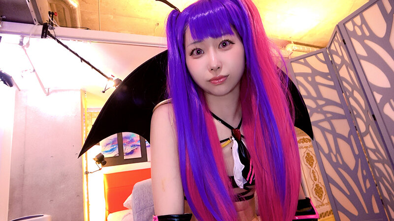 「天美めあ×楽園ミナのパイパン美乳コスプレ動画｜潮吹き・顔射・ハメ撮りで魅せる濃厚プレイ」のサンプル画像1枚目