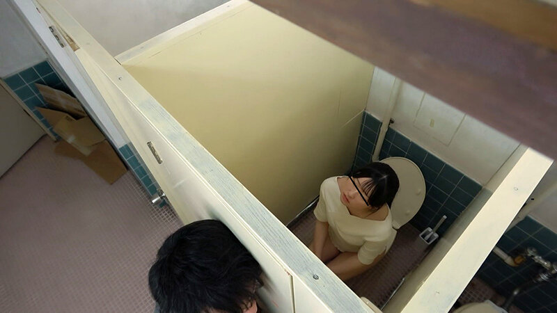 「【素人女子大生】某女子大の校内トイレで羞恥プレイ＆中出し性交｜リアル盗撮風映像＃03」のサンプル画像12枚目