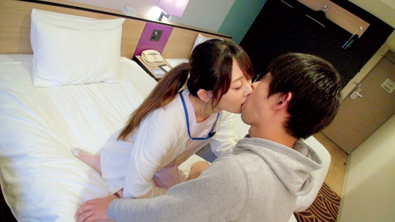 「美少女ナースみおが巨乳揺らして騎乗位＆バックで中出し懇願するナンパ動画」のサンプル画像2枚目