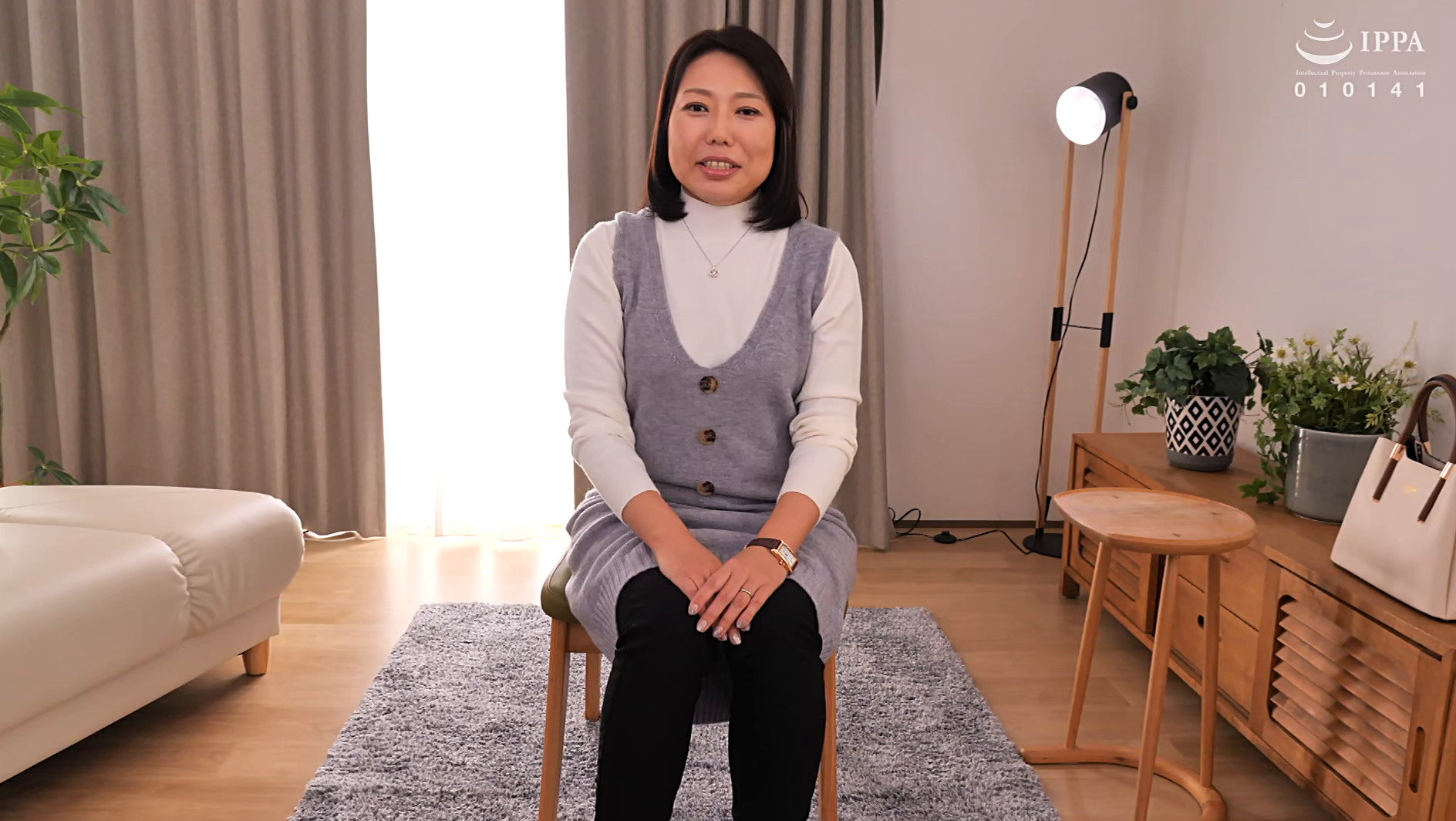 「初撮り五十路妻ドキュメント 白鳥詩織 五十歳」のサムネイル