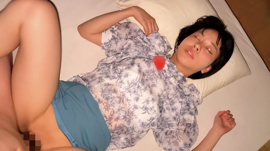 「【素人】地方局の美人キャスターがお天気中継中に恥ずかしい体験！清楚なお姉さんの赤面レポート」のサンプル画像3枚目