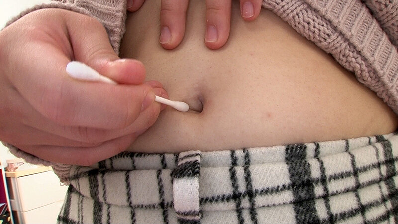 「【素人】女子13人のへそ観察レポート｜フェチ好き必見のへそ穴じっくり鑑賞映像」のサンプル画像7枚目