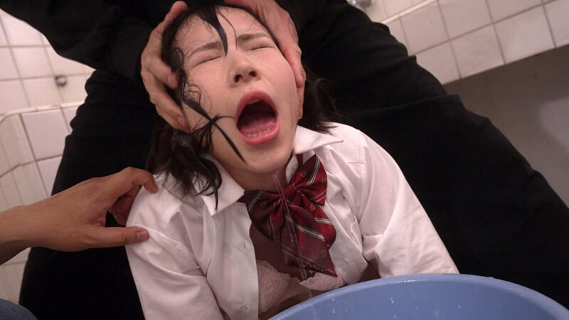 「沙月恵奈が女子校生役で監禁される衝撃作品!美乳×中出し20連発の過激展開」のサンプル画像2枚目