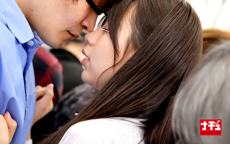 「美少女JKの対面羞恥プレイ！恥じらいながら濃厚ベロキスとフェラで何度もイキまくる発情娘」のサンプル画像4枚目