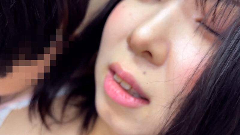 「素人お姉さんナンパ企画！食品工場事務員みりなちゃんが街中でM男にワキ舐め許可する神対応」のサンプル画像13枚目