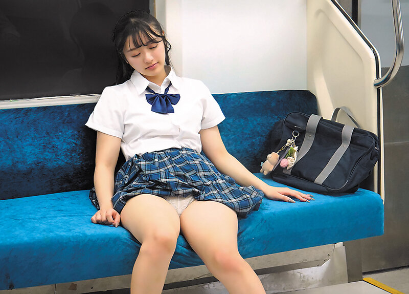 「花守夏歩 女子校生コスプレで誘惑パンチラ＆フェラ奉仕から騎乗位中出しまで痴女プレイ全開」のサムネイル