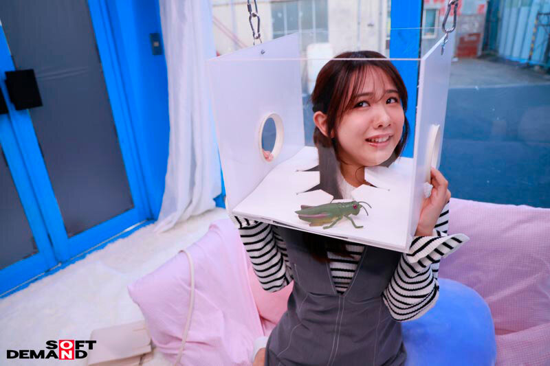 「【素人ナンパ】ウブな美少女女子大生がフリーズチャレンジで恥ずかしいイタズラに耐える姿が可愛すぎる」のサンプル画像7枚目