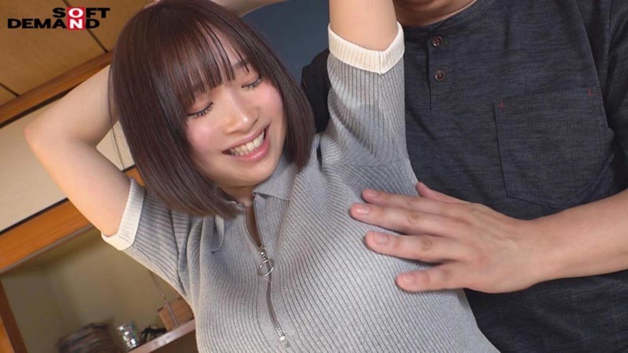 「「汗っかきで困ってるんですよね･･･」脇・谷間・股間に滴る汗を隠し撮り！汗だく交尾で連続絶頂 石川くるみ（22）」のサンプル画像5枚目