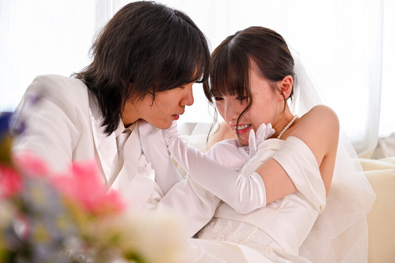 「白石もも 巨乳美女が乱交3P4Pで連続アクメ絶頂！中出しされまくる衝撃映像」のサンプル画像1枚目