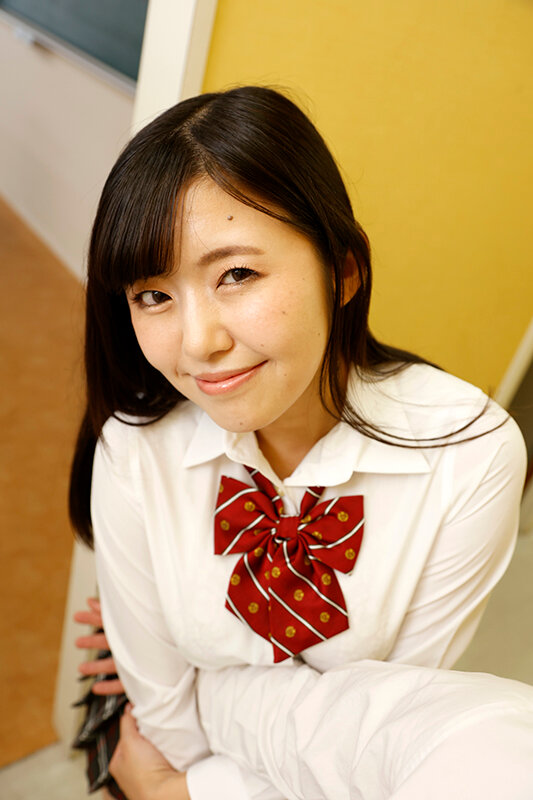 「菊池まや パンチラ動画｜美少女巨乳女優の大胆誘惑シーン｜告白からの甘い展開」のサンプル画像1枚目