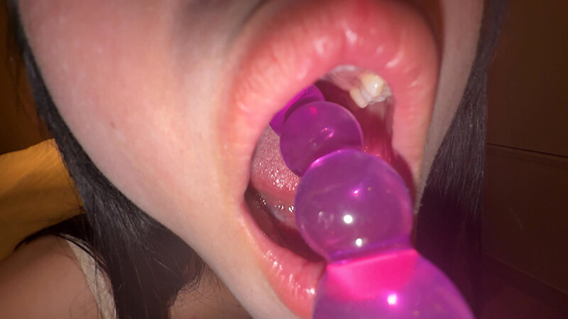 「【七藤優亜】超長舌お姉さんの開口器観察プレイ|素人個人撮影で魅せる濃厚舌技」のサンプル画像17枚目