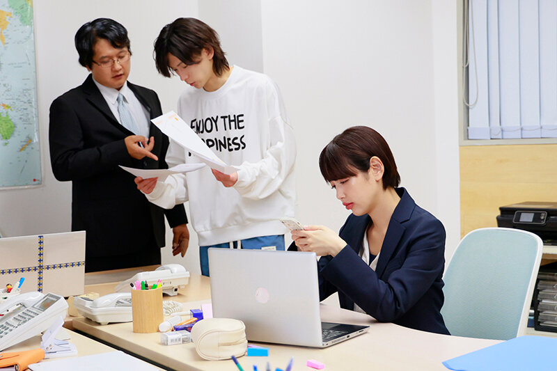 「美咲かんな スレンダー美女とカップルの甘い夜 今夜ひとつのベッドで濃密ラブラブプレイ」のサムネイル