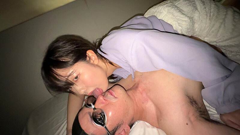 「【谷田かりな】素人お姉さんをナンパ！自撮り顔舐め＆匂い嗅ぎの個人撮影動画」のサンプル画像12枚目