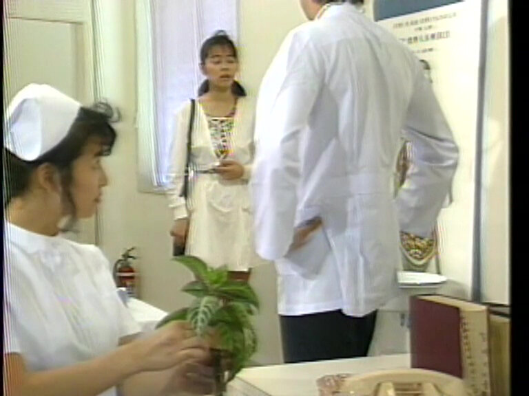 「島崎里美・島崎里矢・君島愛が魅せる極上姉妹の誘惑診察室プレイ【フェチ動画】」のサンプル画像8枚目