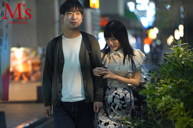 「冨安れおな 巨乳エステで潮吹き中出しNTR！失禁マッサージで寝取られる美女の絶頂」のサンプル画像1枚目