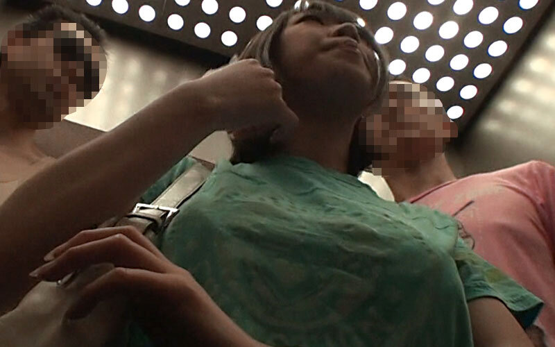 「【素人人妻】近所の熟女奥さんにイタズラぶっかけ!興奮の4時間スペシャル」のサンプル画像9枚目