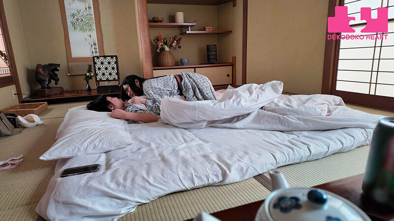 「南梨央奈×乃木蛍のレズビアン初体験！温泉旅行で芽生えた濃厚レズキス＆接吻プレイ」のサンプル画像17枚目