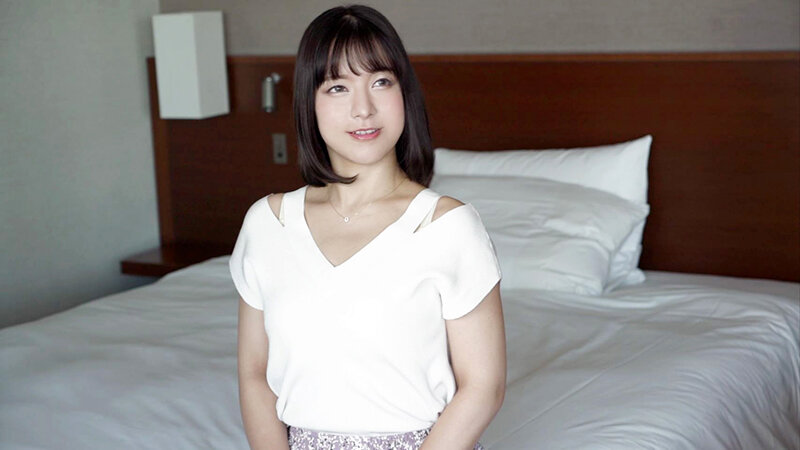 「高梨真緒が魅せる美乳人妻の不倫情事！熟女妻の禁断中出し濃厚セックス」のサンプル画像1枚目