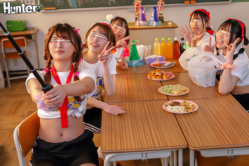 「【女子校生】体育祭後の開放的な一軍女子たちと青春ハーレム乱交!フェラ・騎乗位・中出し放題」のサンプル画像2枚目