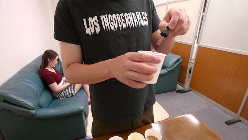 「葉山さゆり 巨乳素人がイタズラされる姿がエロい!眠らされた女たちの衝撃映像」のサンプル画像2枚目