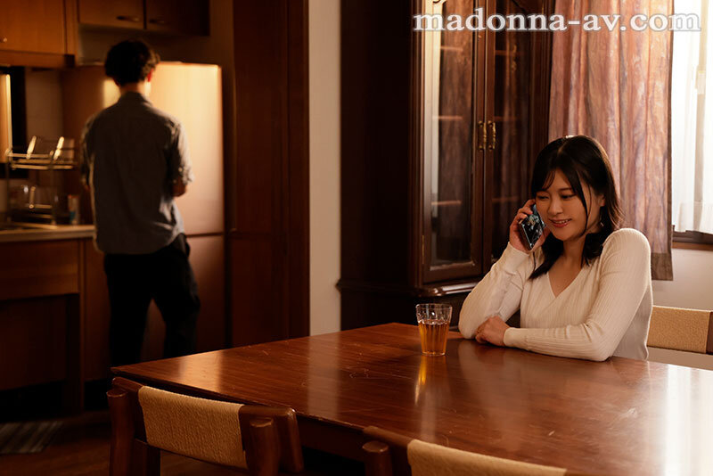 「紗月さくら｜熟女お母さんとの禁断の近親相姦中出し｜巣立った実家で過ごす人妻との秘密の日々」のサムネイル