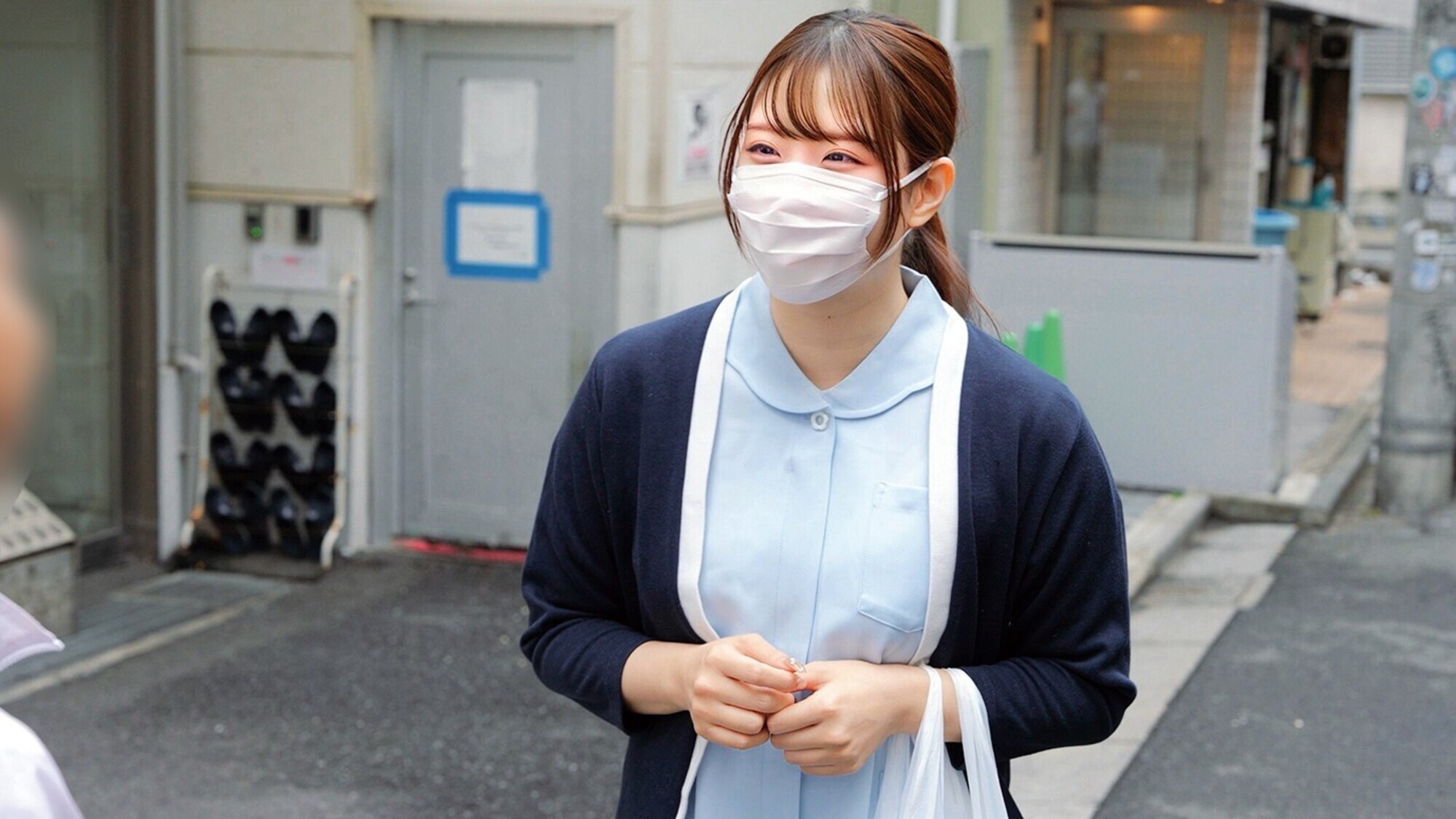 「マジ白衣の天使な可愛いナースさん！「早漏に悩む童貞君の暴発改善のお手伝いしてくれませんか？」男性器慣れしているようで意外とウブな看護師さんが早漏すぎる童貞君にムラムラ膣キュンしちゃって生中出し筆おろしSPECIAL！」のサムネイル